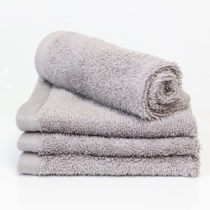 SUSTAINABLE living FACE FLANNELS IN DOVE GREY SILVER